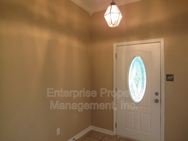Foto del edificio - 9480 Grove Rd