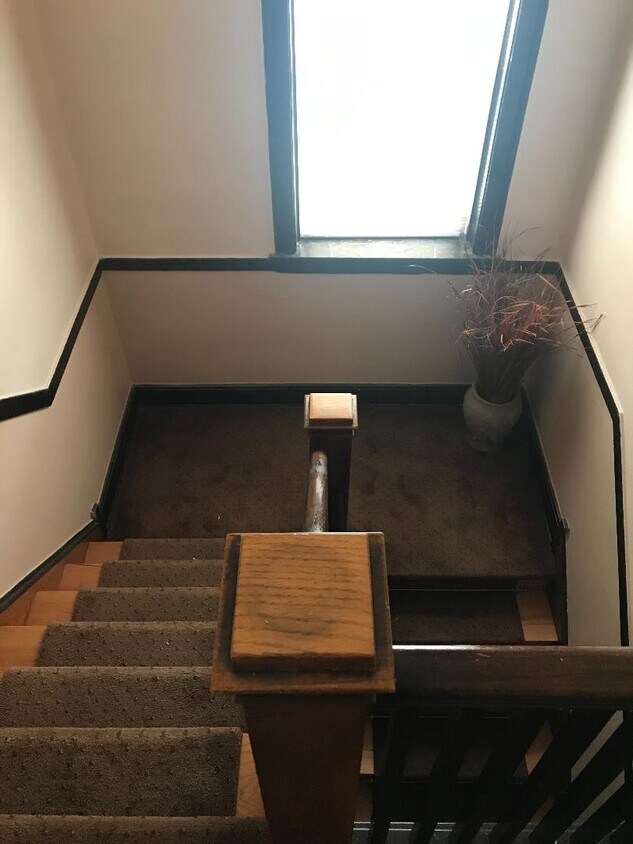 FRONT_STAIR - 2725 W Carmen Ave