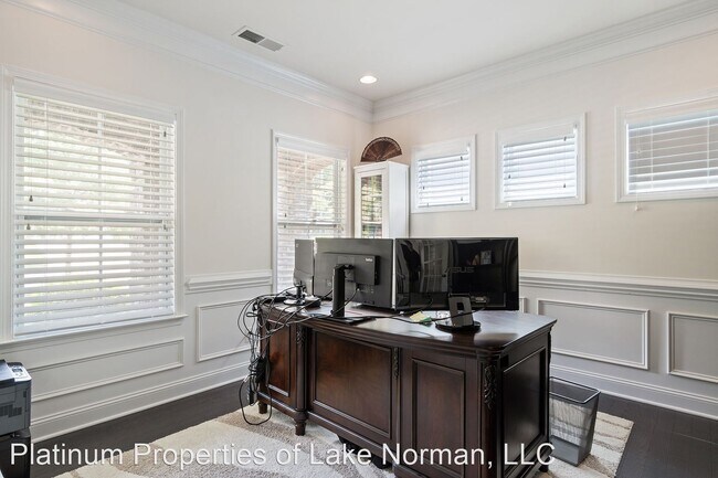 Building Photo - 5 br, 4 bath House - 13011 Oakhaven Glen