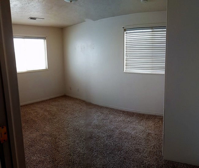 Foto del edificio - 426 E 250 N