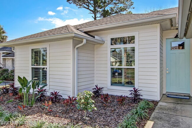Building Photo - 3433 Heron Dr N