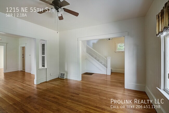 Building Photo - 1215 NE 55th St