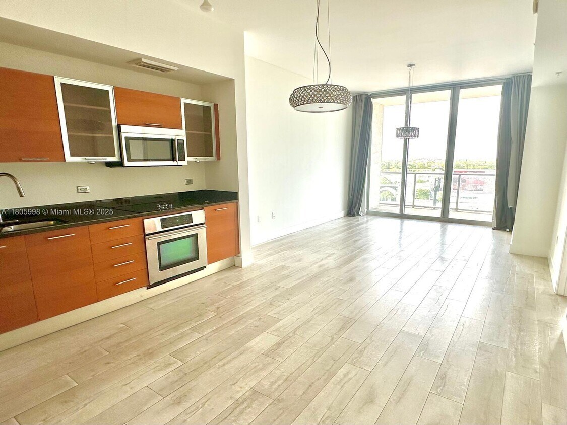 Foto principal - 3470 E Coast Ave