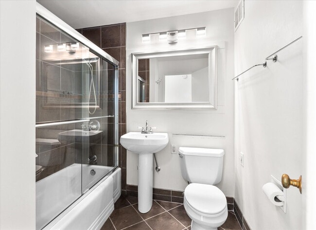 Foto del edificio - Walk to all that Downtown Queen Anne Offers!