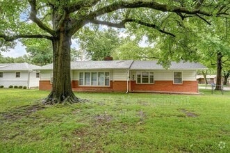 Building Photo - 906 N Belview Ave