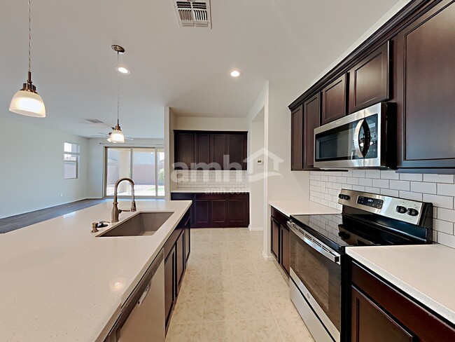 Foto del edificio - 18423 W Getty Dr