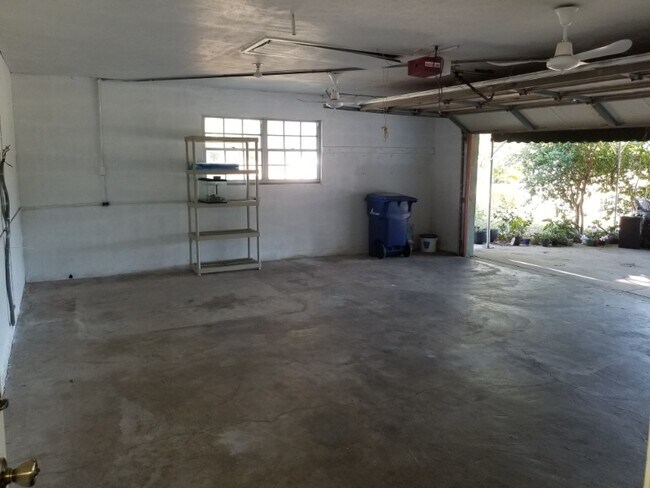 Foto del edificio - 1165 Fox Creek Dr