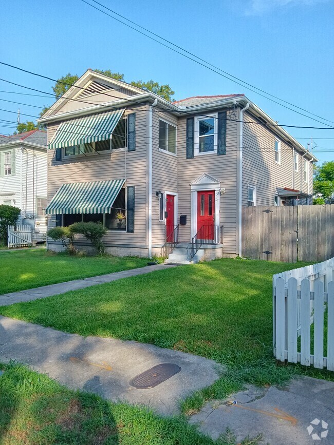 Black Pearl Apartments for Rent with Hardwood Floors New Orleans, LA