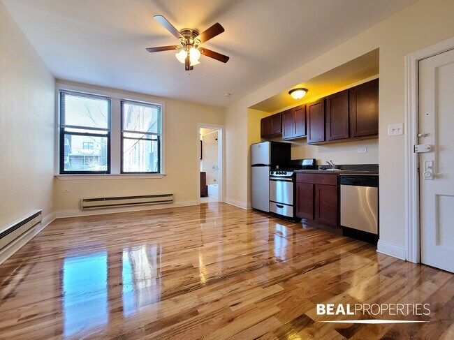 Building Photo - 818 W Diversey Pkwy