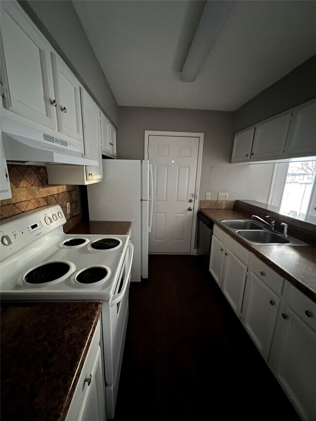 Foto del edificio - 1945 Miramar Green St