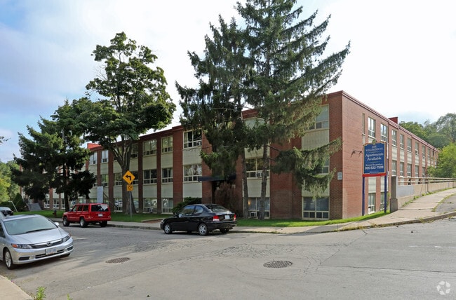 Building Photo - 195 Wellington St S