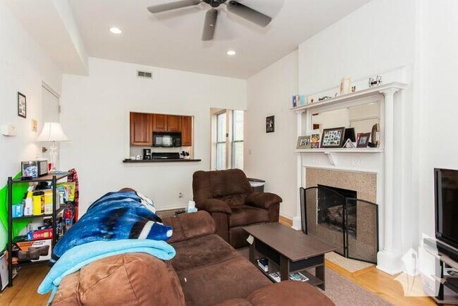 Foto del edificio - 2544 N Burling St
