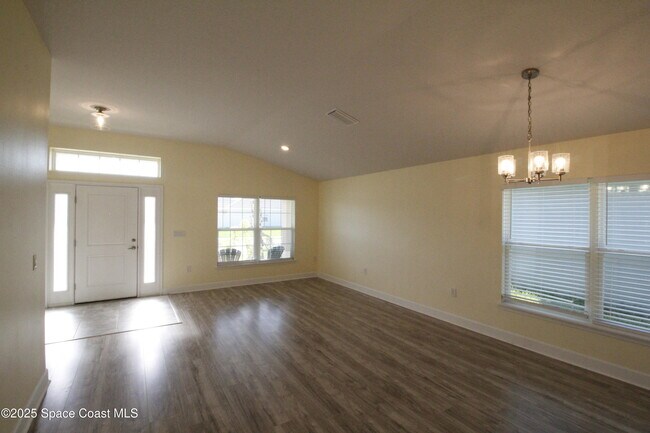 Foto del edificio - 705 Kylar Dr NW