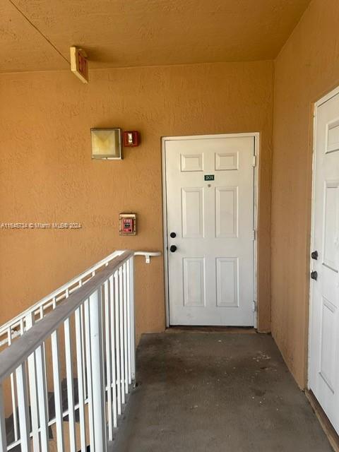 Foto del edificio - 7100 NW 177th St