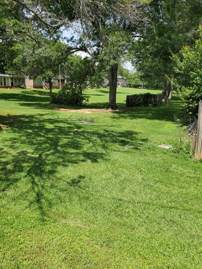 Building Photo - 2080 Kings Gate Cir SW