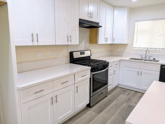 Foto del edificio - 1358 N Murray St