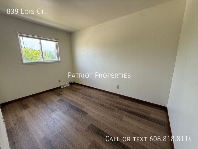 Foto del edificio - 839 Lois Ct