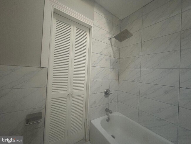 Foto del edificio - 1432 Gilham St