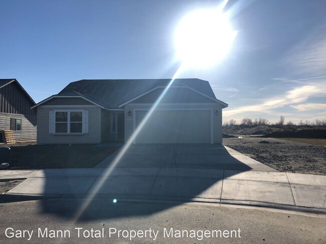 Building Photo - 3 br, 2 bath House - 686 Hooper