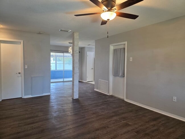 Foto del edificio - 2 Bedroom 1.5 Bath in the Desirable Disston Heights Neighborhood