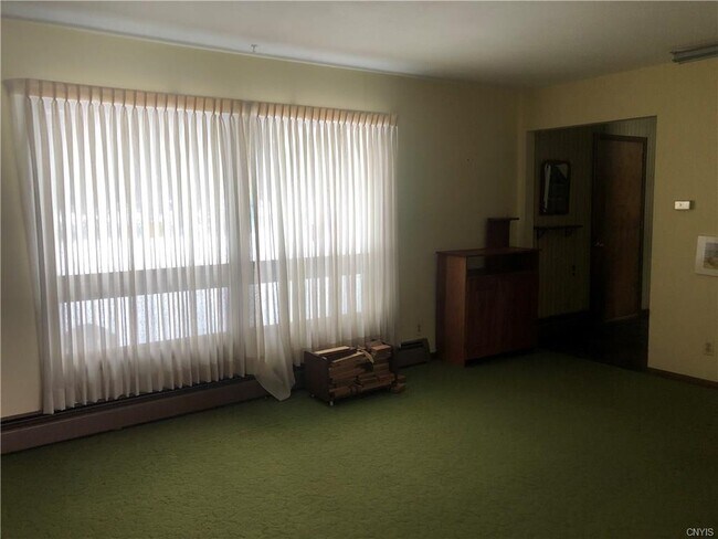 Foto del edificio - 396 Russia Rd
