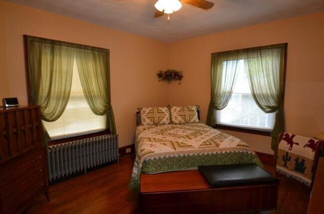 Foto del edificio - 18 Grand View Ave