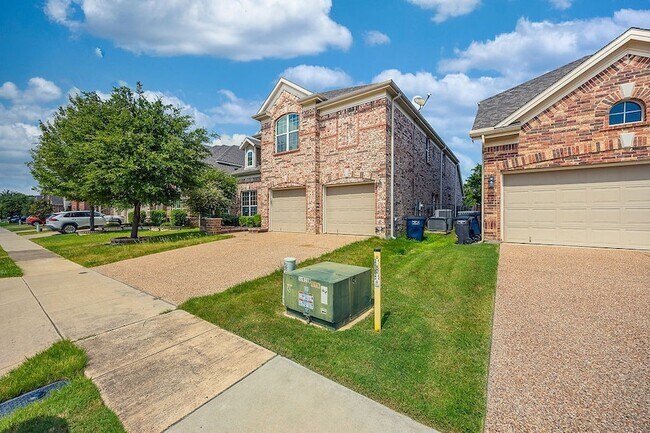 Foto del edificio - 15516 Mayflower Trail