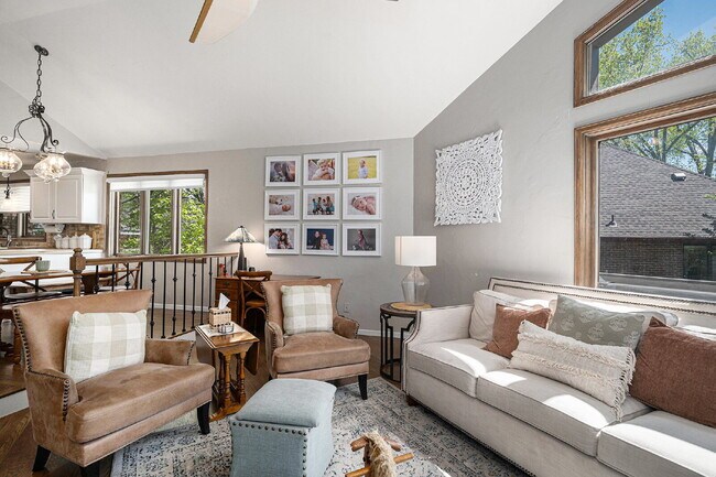 Foto del edificio - "Spacious 4-Bedroom Retreat with 3.5 Baths...