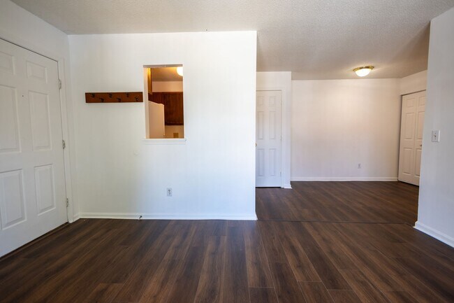 Building Photo - 2nd Floor Condo