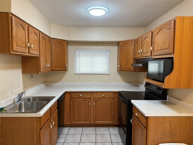 Building Photo - 8020 Carlsbad Dr
