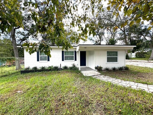 Foto del edificio - 8054 Graff Ln