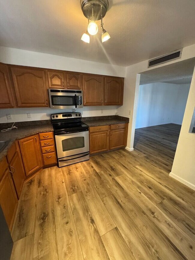 Foto del edificio - Charming 3 bedroom 2.bath with yard