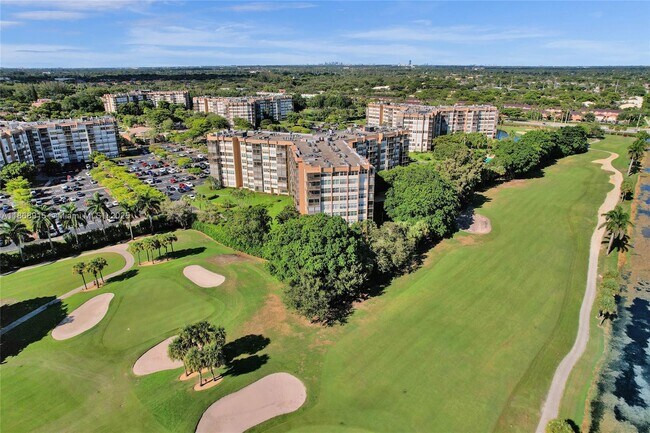 Foto del edificio - 1100 St Charles Pl
