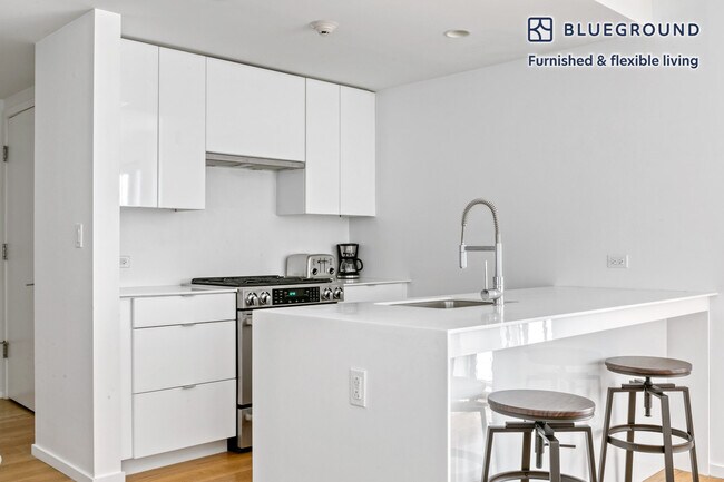 Building Photo - 26 West Broadway-SI FL6-ID580