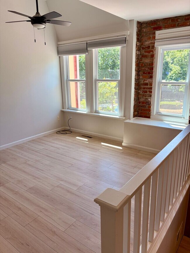 Foto del edificio - Two Bedroom PLUS Bonus Room on the West End of Pearl Street