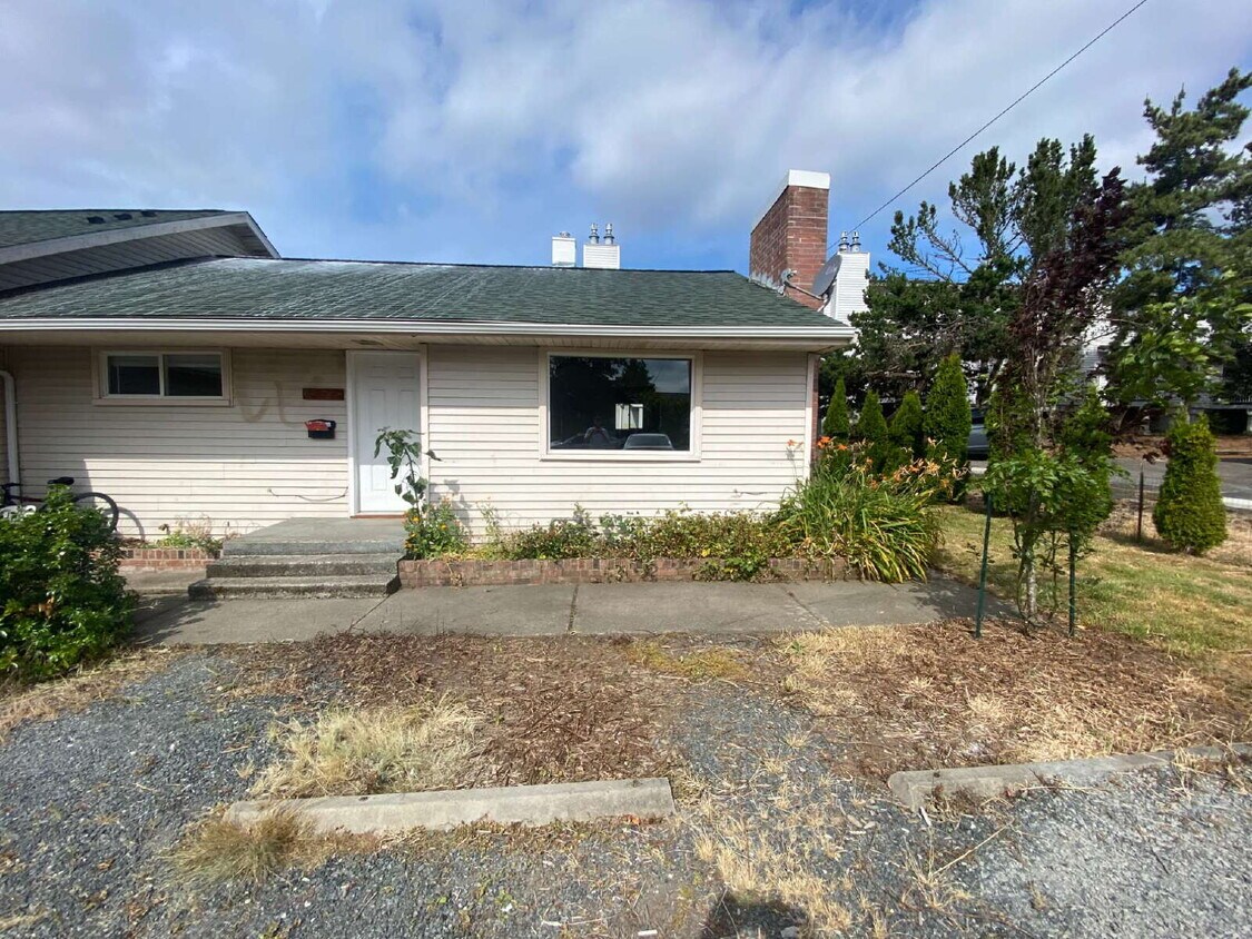 Primary Photo - Charming 2-Bed Duplex Retreat in Bellingha...