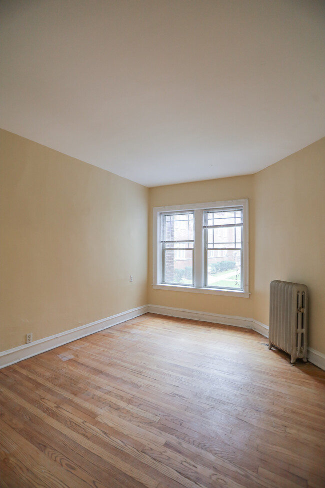 Building Photo - 1333 W Touhy Ave