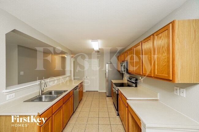 Building Photo - 8027 Saratoga Kln