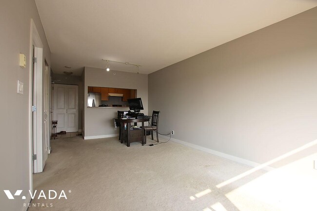 Photo du bâtiment - Circa Apartment For Rent 1101-3660 Vanness...