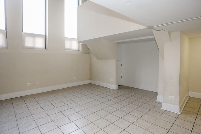 Building Photo - 871 W Lill Ave