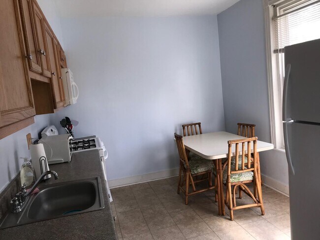 Building Photo - 467 Leverington Ave