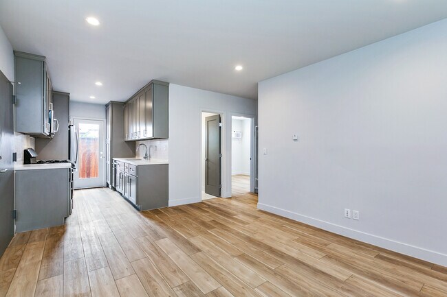 Building Photo - 1179 S Bronson Ave