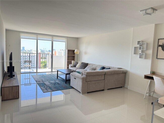 Foto del edificio - 2780 NE 183rd St