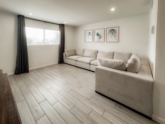 Foto del edificio - 1022 W 9th St