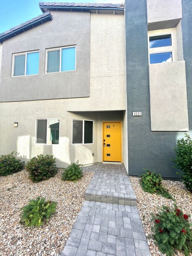 Building Photo - Beautiful Home in Valley Vista Available S...