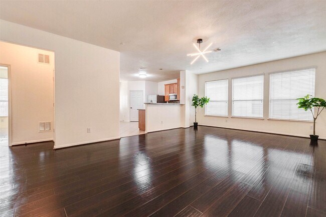 Foto del edificio - 7434 Jacobs Well Dr