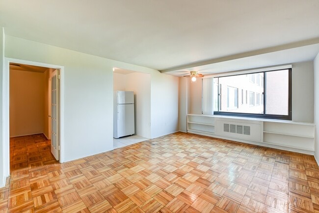 Foto del edificio - Spacious & Bright Junior 1 Bedroom at Rive...