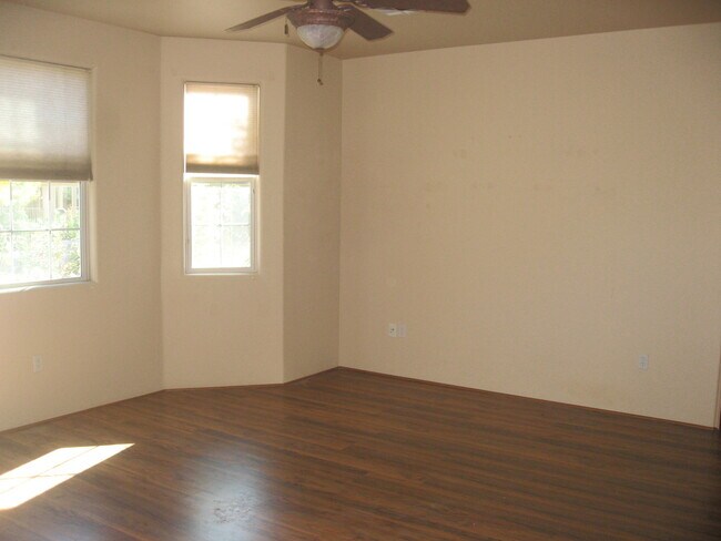 Building Photo - 3 Bedroom, 2 Bath, 2 Car Garage Home - Ava...