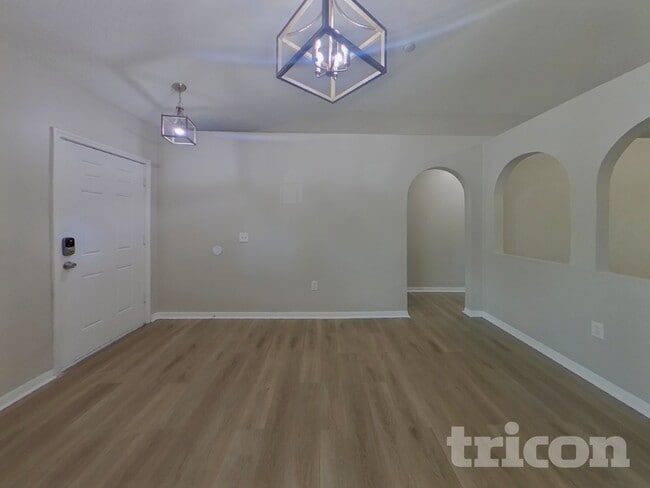 Building Photo - 250 Canterbury Ct