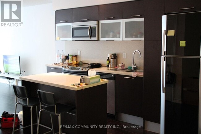 Photo du bâtiment - 386-386 Yonge St